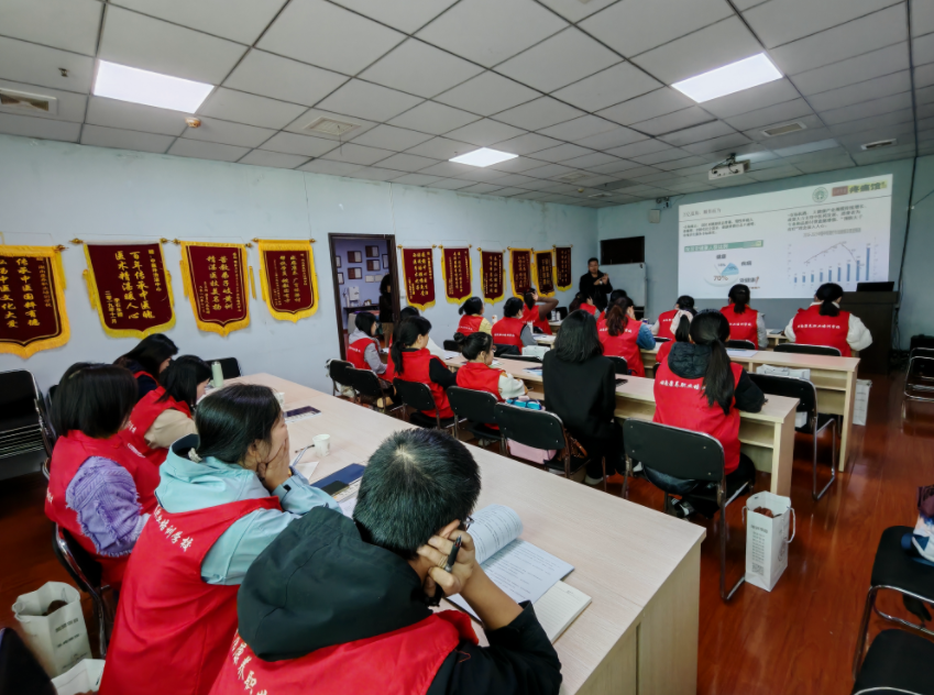 新店开业预热！丛桂草堂疼痛馆全员完成行业系统培训，专业服务即将上线