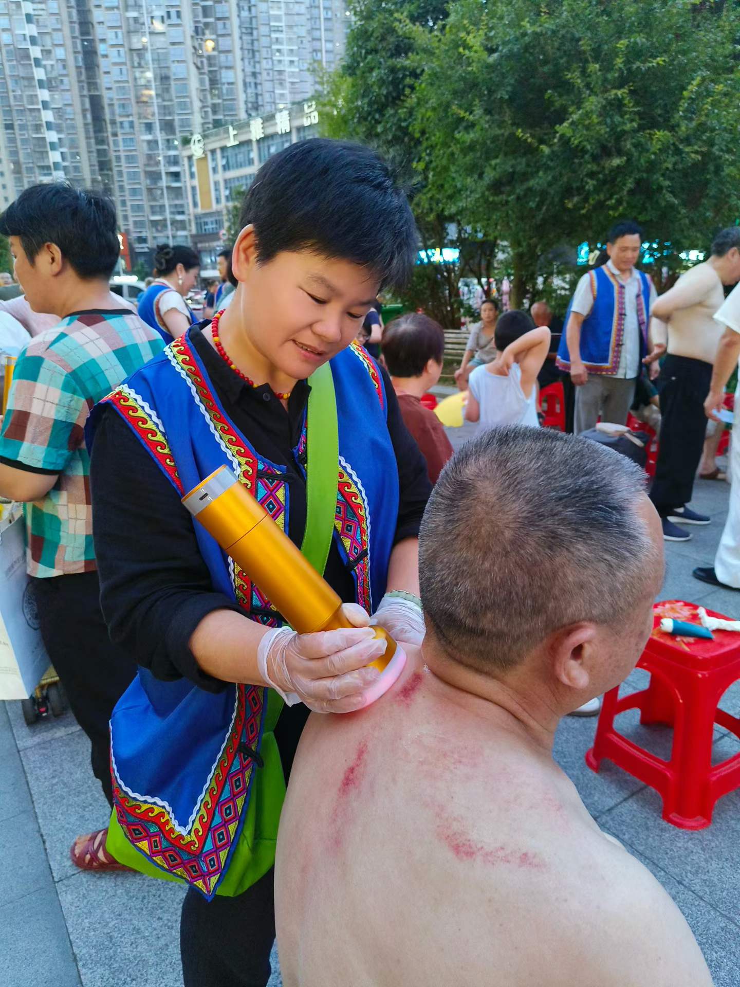 太实在！康养密训刚结束，老师直接带我们上街练手接单