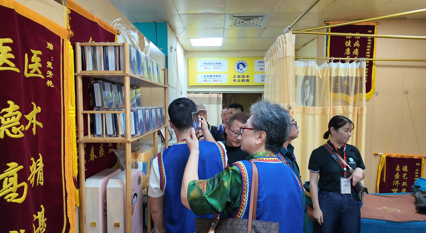 实地走进丛桂草堂实体门店，沉浸式感受门店运营逻辑